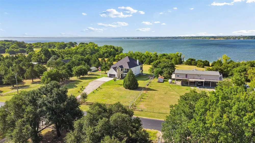 8032 County Road 436 Princeton, TX 75407