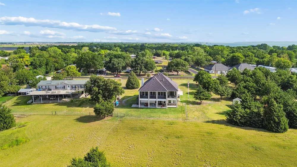 8032 County Road 436 Princeton, TX 75407