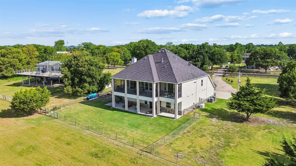 8032 County Road 436 Princeton, TX 75407