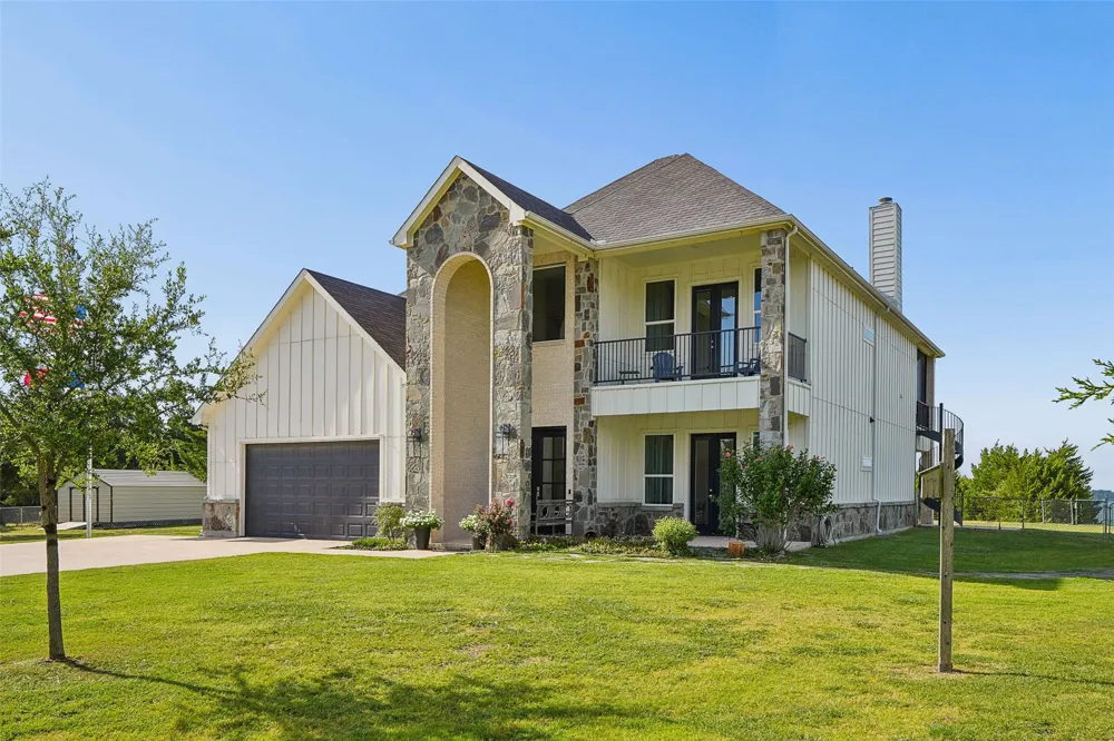 8032 County Road 436 Princeton, TX 75407