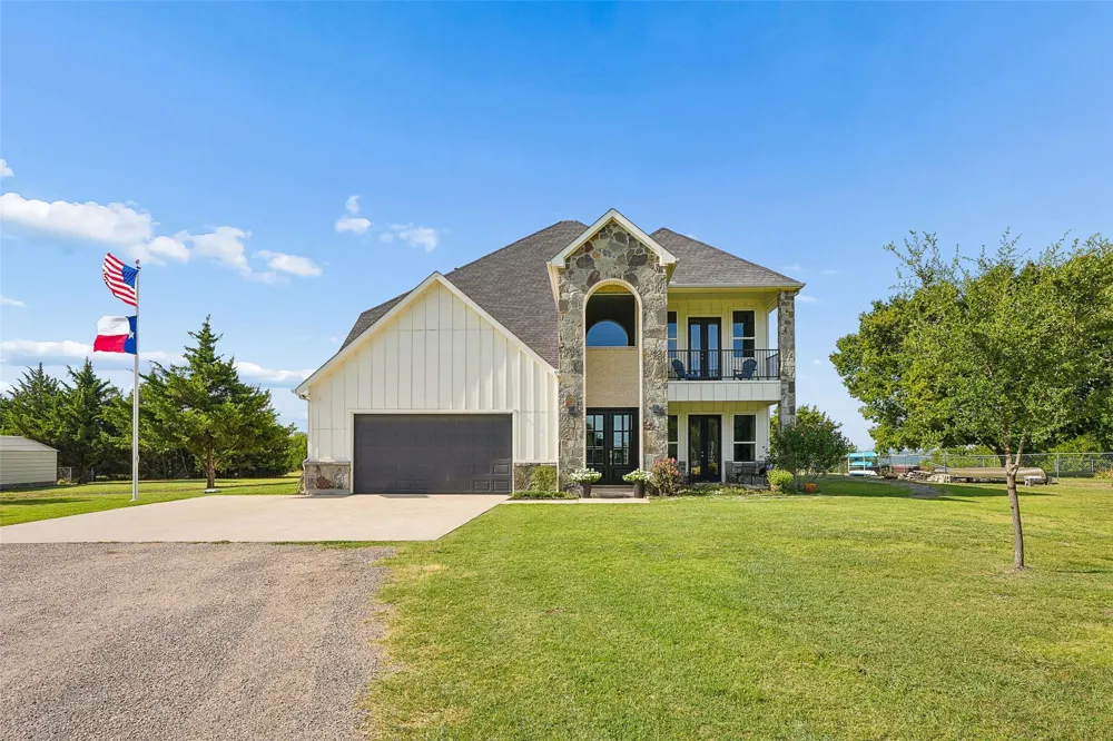 8032 County Road 436 Princeton, TX 75407