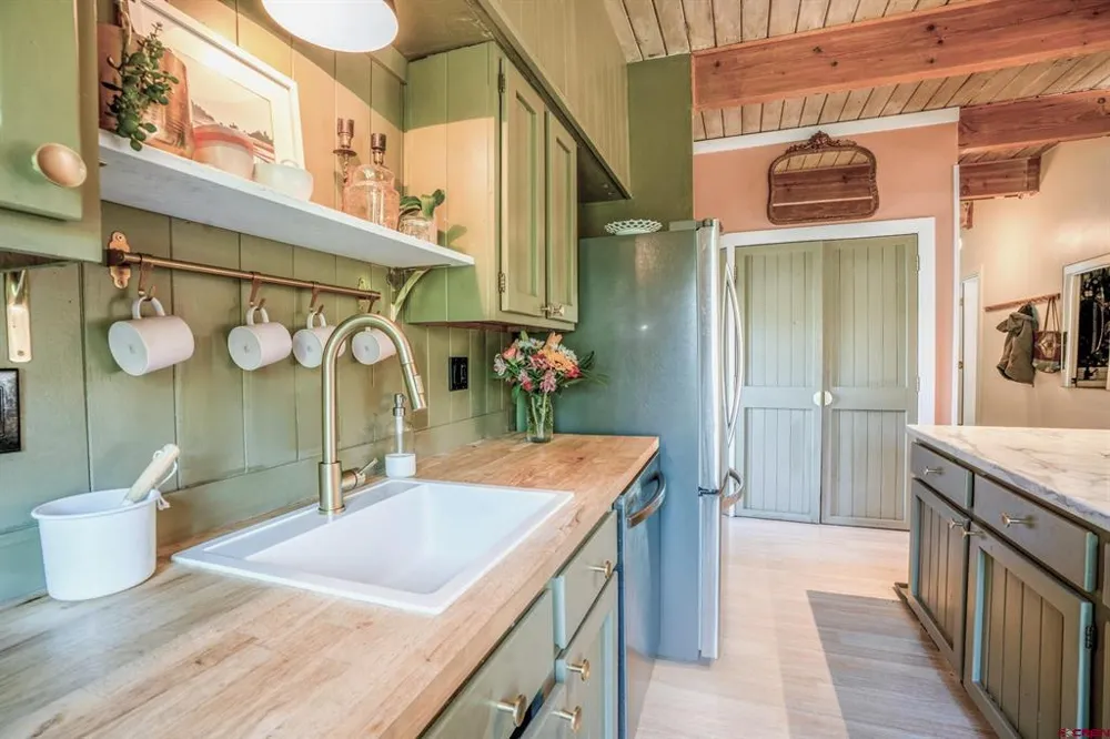 32 Hunter Hill Road #B205 Crested Butte, CO 81225