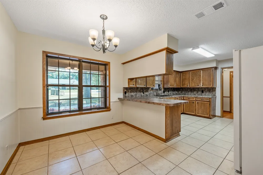 2814 Pineview Tyler, TX 75704