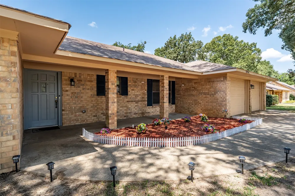 2814 Pineview Tyler, TX 75704