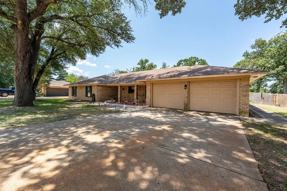 2814 Pineview Tyler, TX 75704