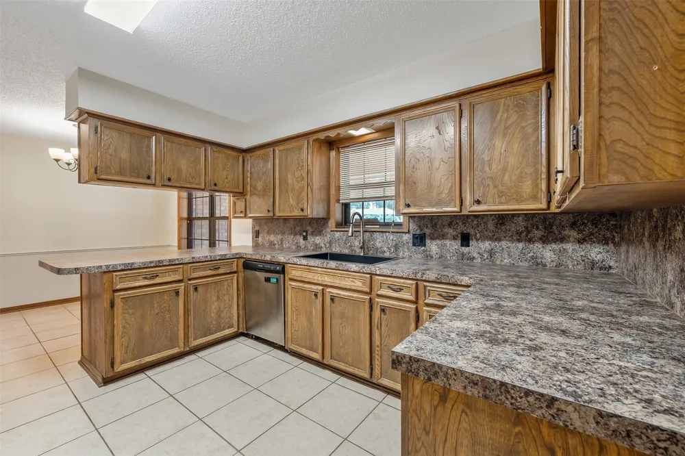 2814 Pineview Tyler, TX 75704