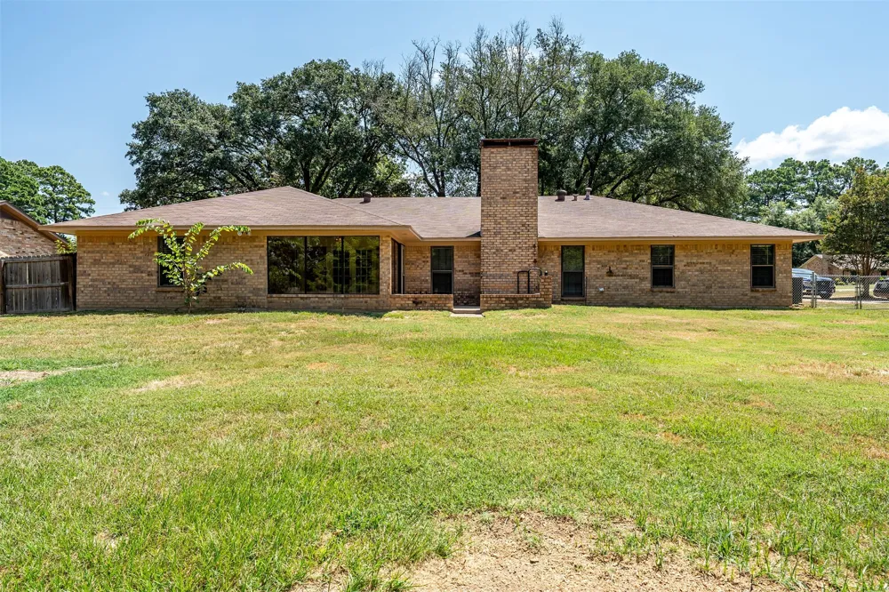 2814 Pineview Tyler, TX 75704