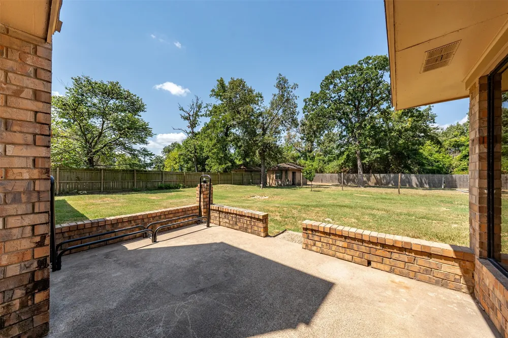 2814 Pineview Tyler, TX 75704