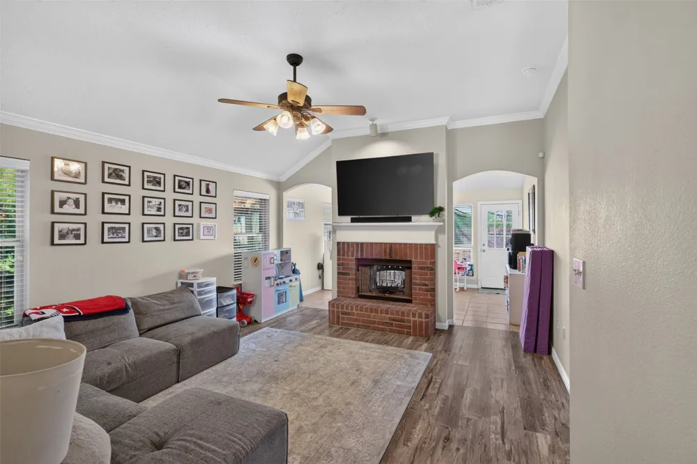 103 Post Oak Drive Waxahachie, TX 75165