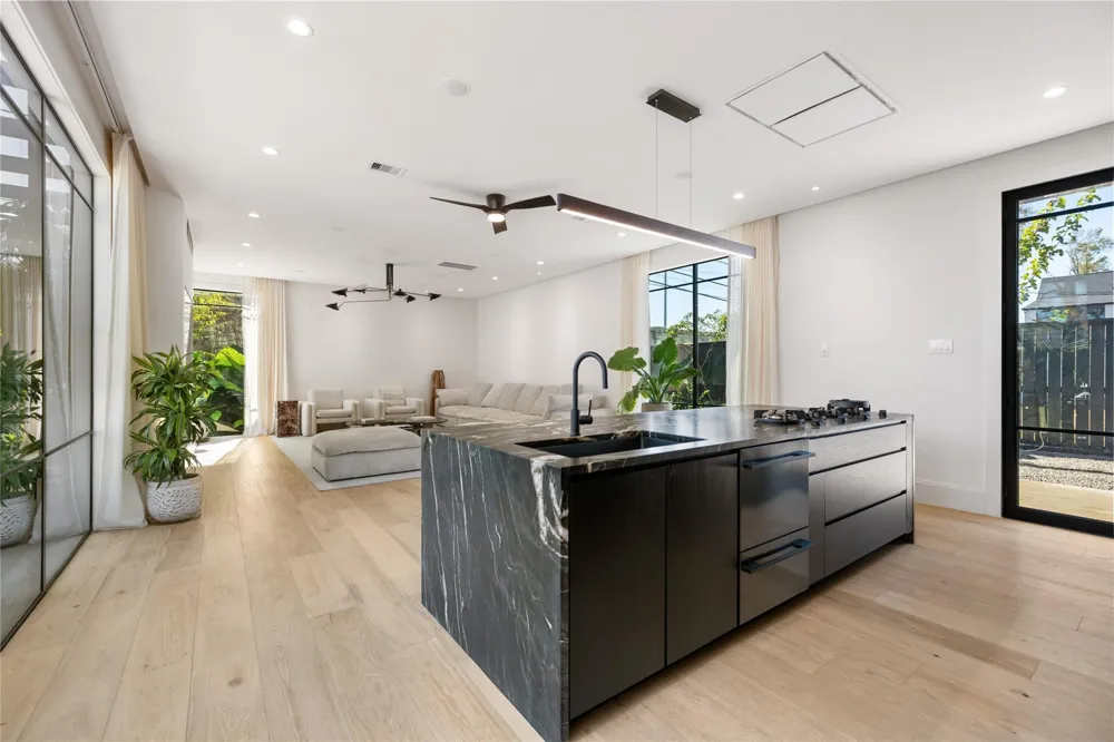 419 W 30th Street Houston, TX 77018