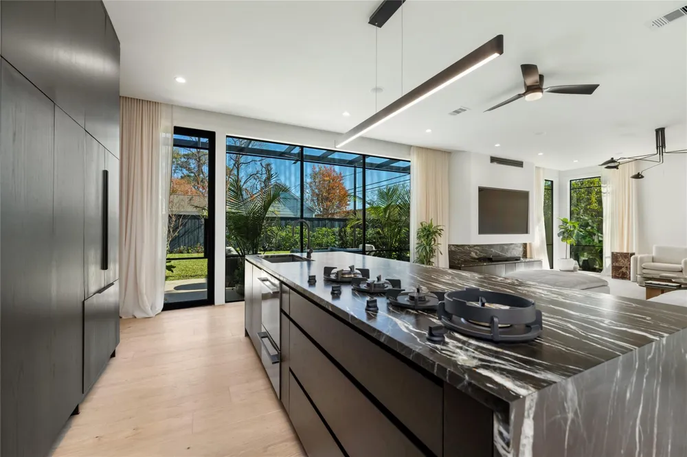 419 W 30th Street Houston, TX 77018