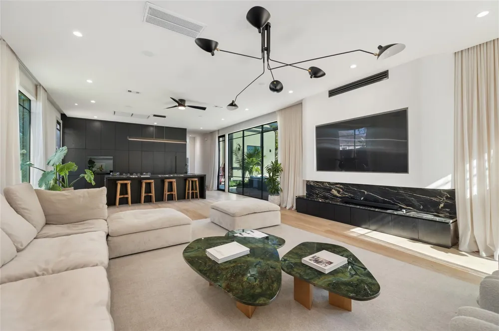 419 W 30th Street Houston, TX 77018
