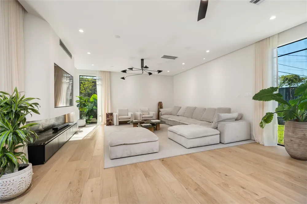 419 W 30th Street Houston, TX 77018