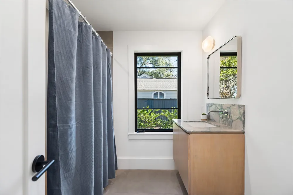 419 W 30th Street Houston, TX 77018