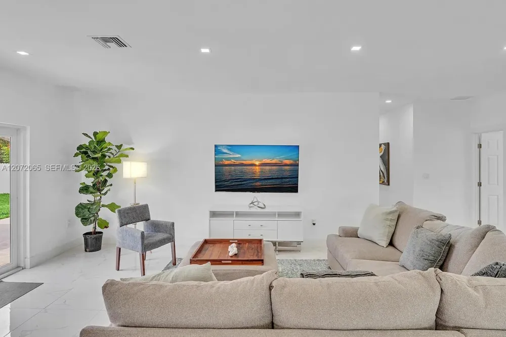 10245 SW 212th St Cutler Bay, FL 33189