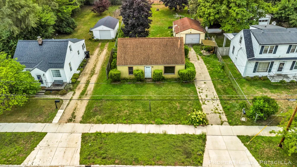 348 Ridgewood Street SE Kentwood City, MI 49548