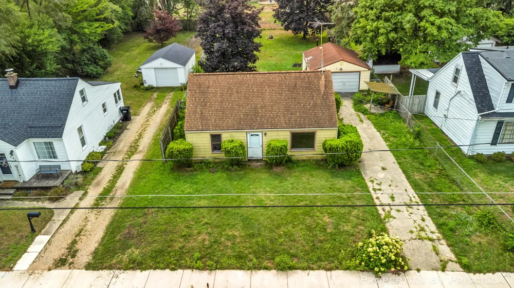 348 Ridgewood Street SE Kentwood City, MI 49548