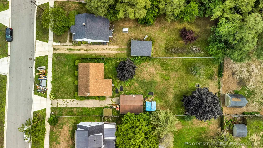 348 Ridgewood Street SE Kentwood City, MI 49548