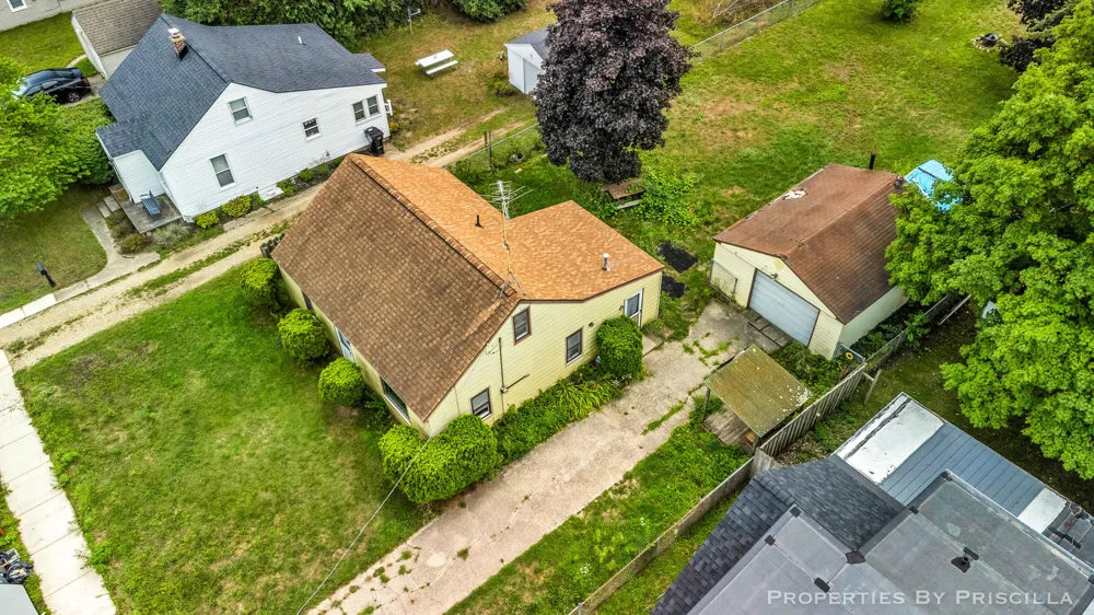 348 Ridgewood Street SE Kentwood City, MI 49548