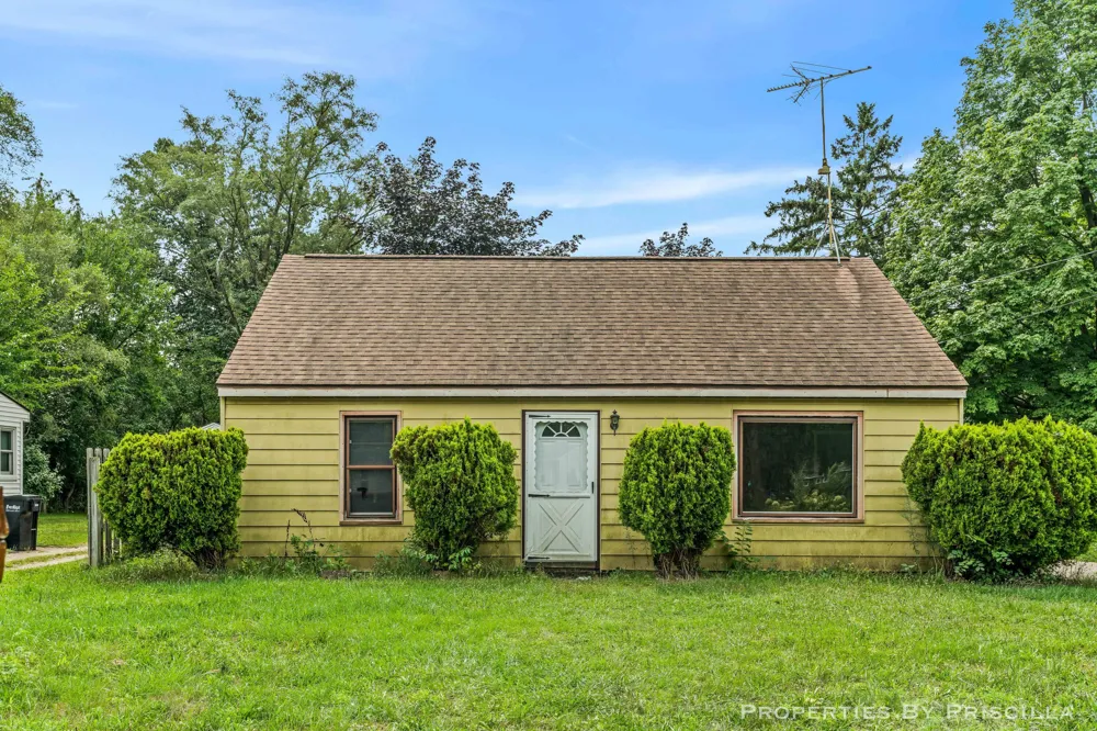 348 Ridgewood Street SE Kentwood City, MI 49548