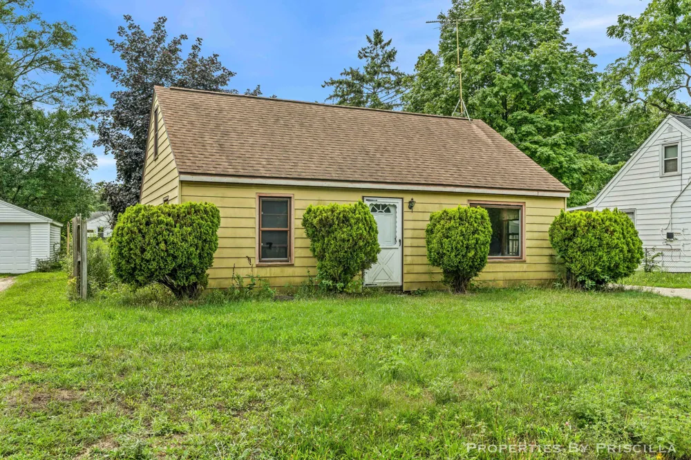 348 Ridgewood Street SE Kentwood City, MI 49548