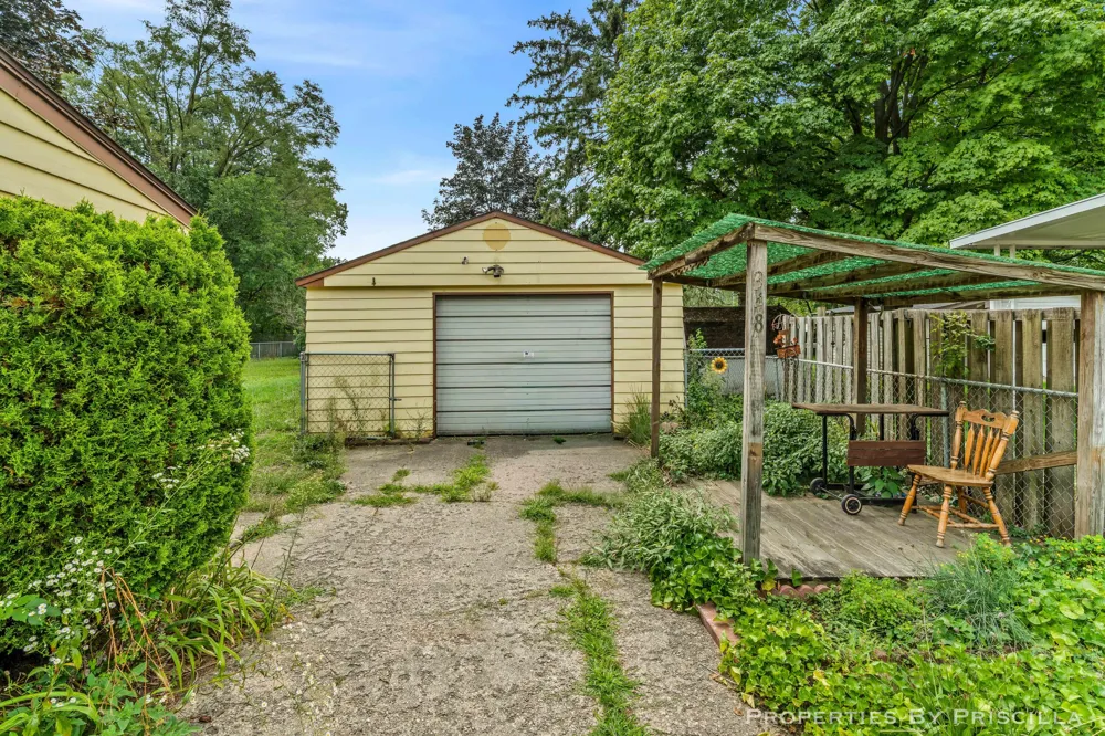 348 Ridgewood Street SE Kentwood City, MI 49548