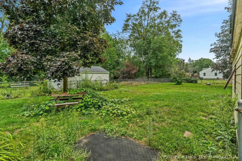 348 Ridgewood Street SE Kentwood City, MI 49548