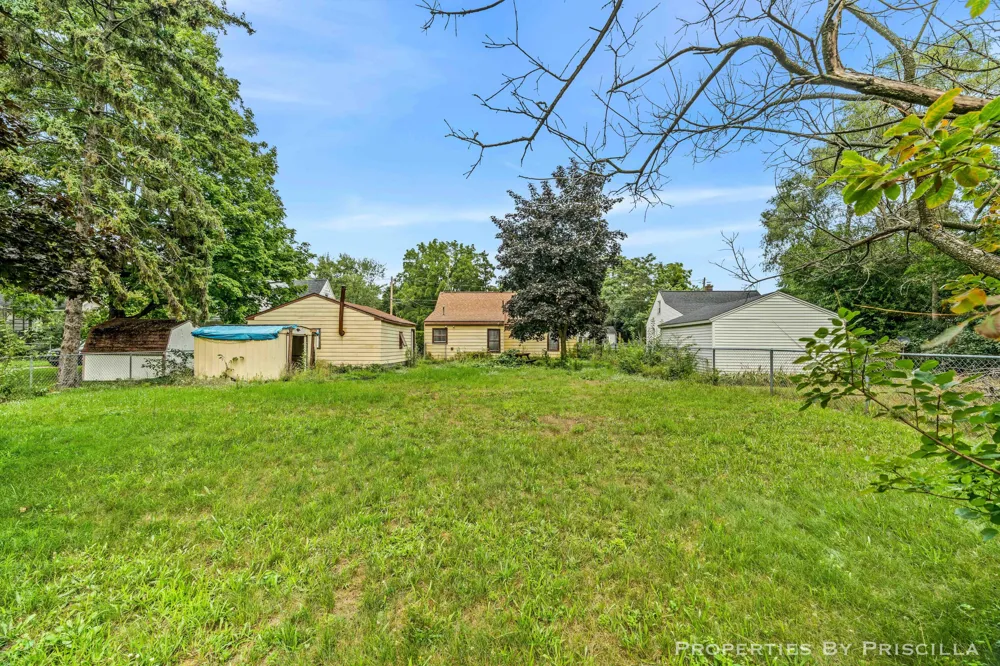 348 Ridgewood Street SE Kentwood City, MI 49548