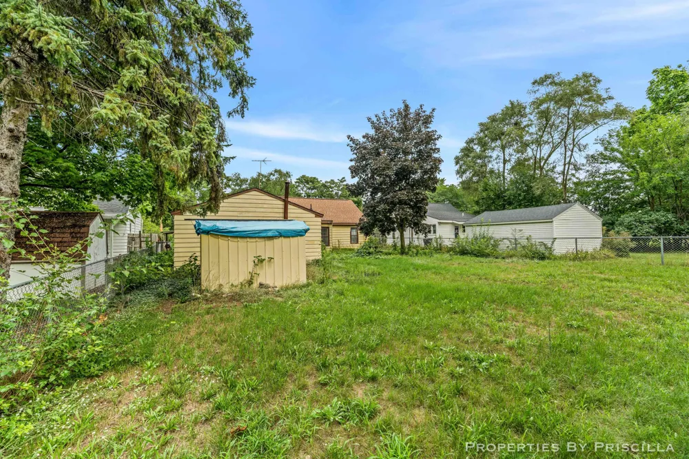 348 Ridgewood Street SE Kentwood City, MI 49548