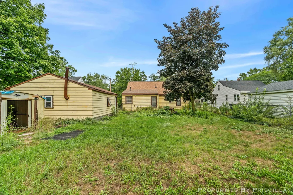 348 Ridgewood Street SE Kentwood City, MI 49548