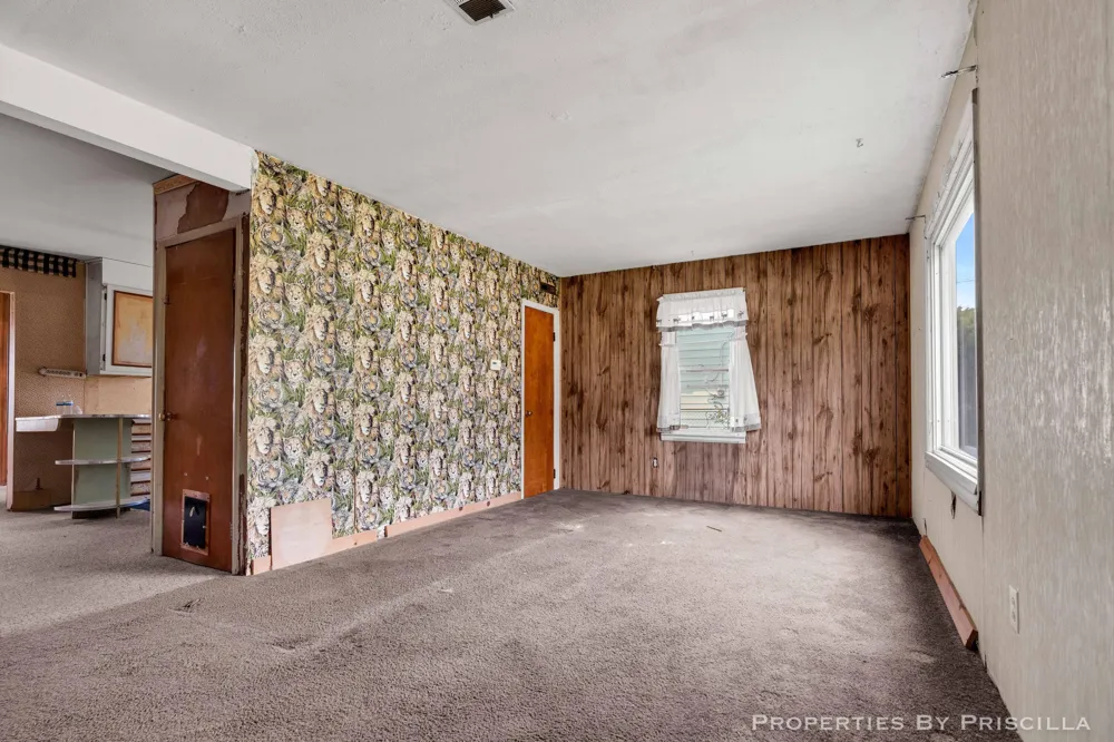 348 Ridgewood Street SE Kentwood City, MI 49548