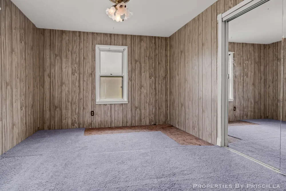 348 Ridgewood Street SE Kentwood City, MI 49548