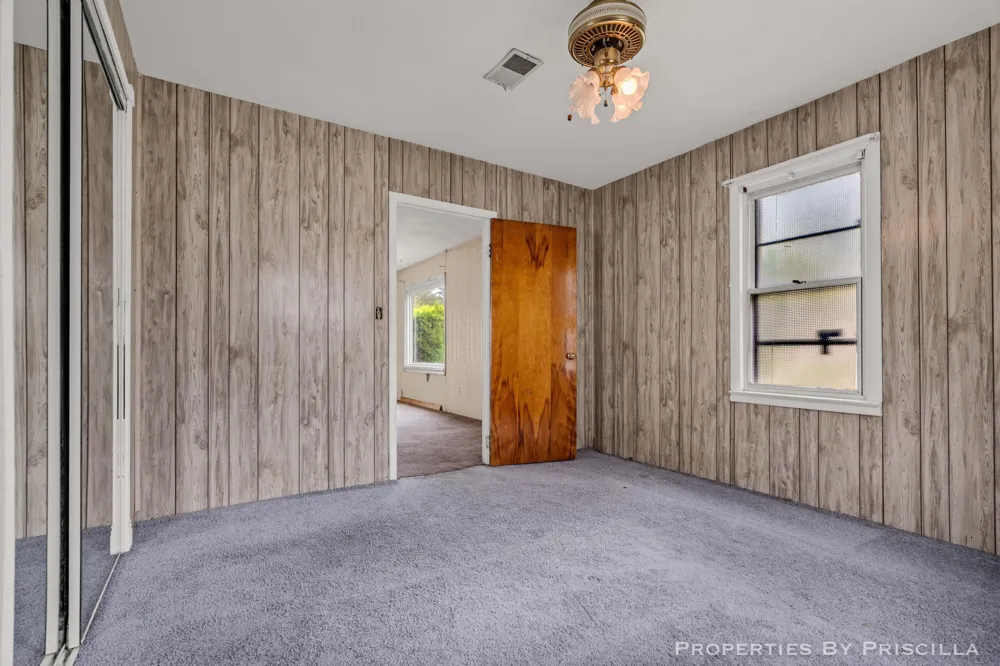 348 Ridgewood Street SE Kentwood City, MI 49548