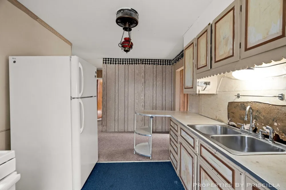 348 Ridgewood Street SE Kentwood City, MI 49548