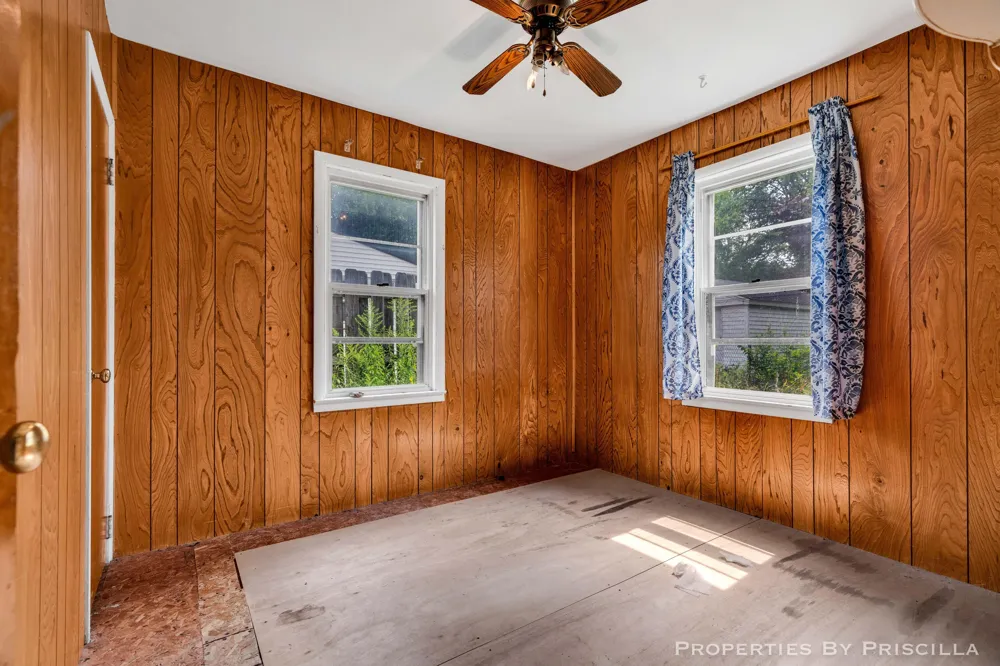 348 Ridgewood Street SE Kentwood City, MI 49548