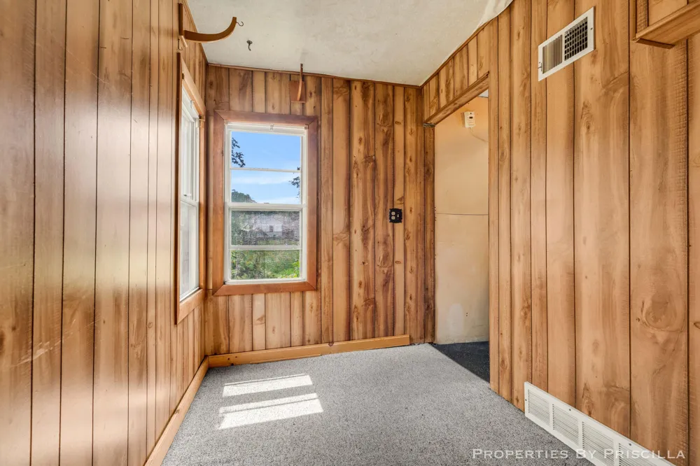 348 Ridgewood Street SE Kentwood City, MI 49548