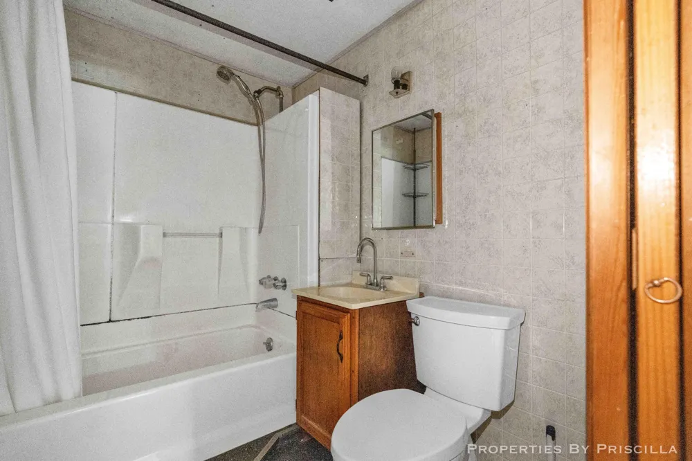 348 Ridgewood Street SE Kentwood City, MI 49548