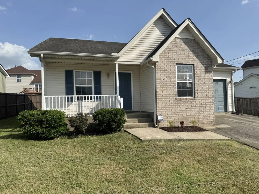 1204 Lakewalk Dr Antioch, TN 37013
