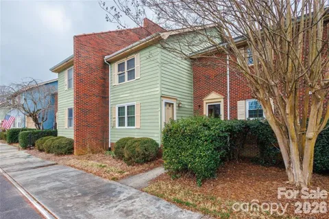 1300 Larchmont Place #810