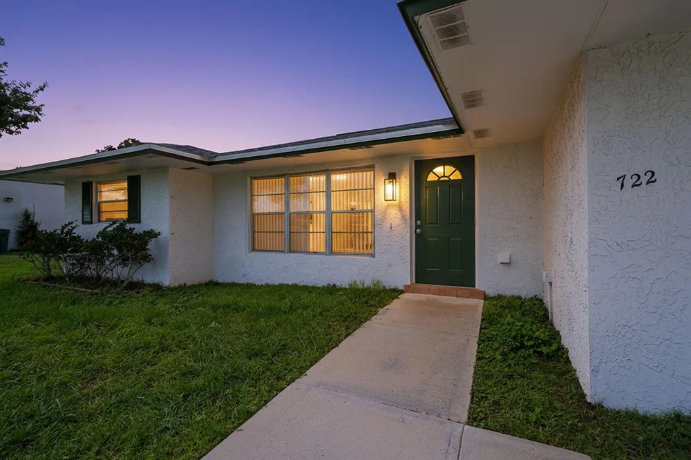 722 SE Arton Lane Port St. Lucie, FL 34983