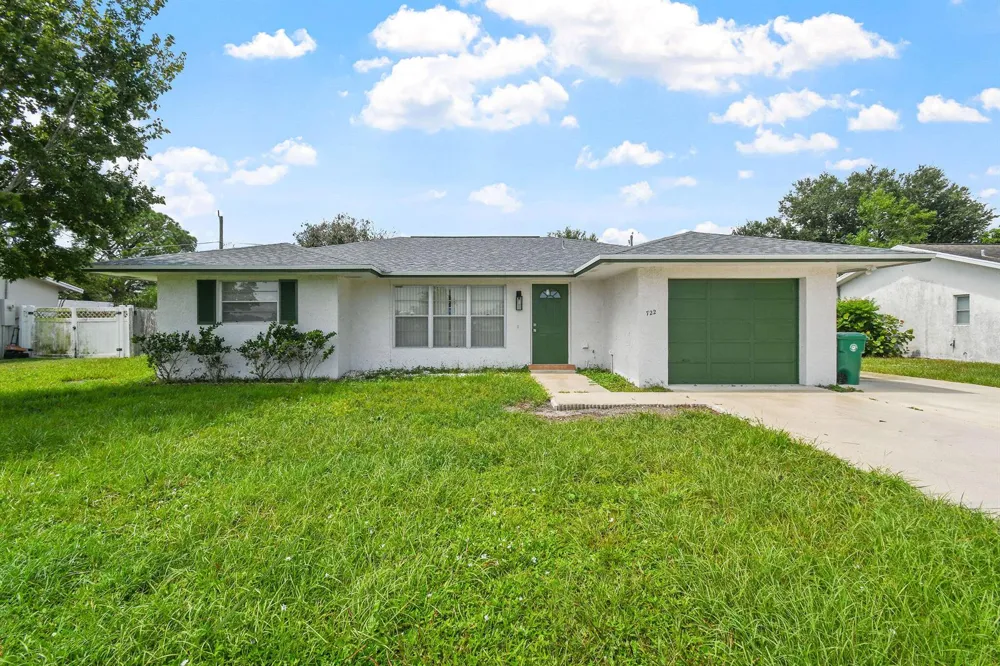 722 SE Arton Lane Port St. Lucie, FL 34983