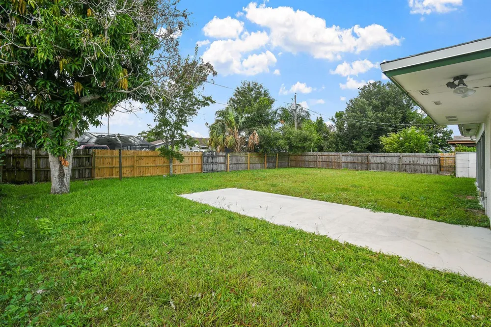 722 SE Arton Lane Port St. Lucie, FL 34983