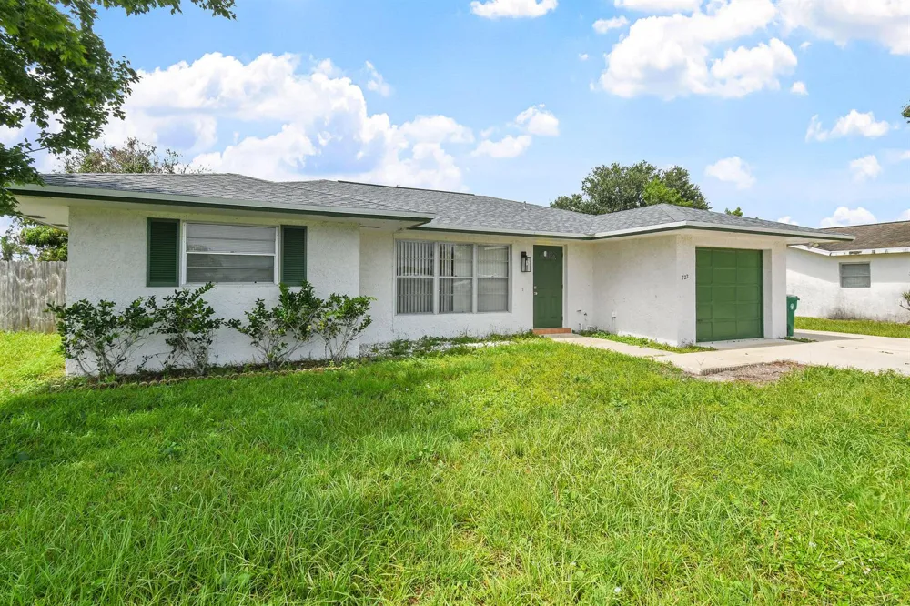 722 SE Arton Lane Port St. Lucie, FL 34983