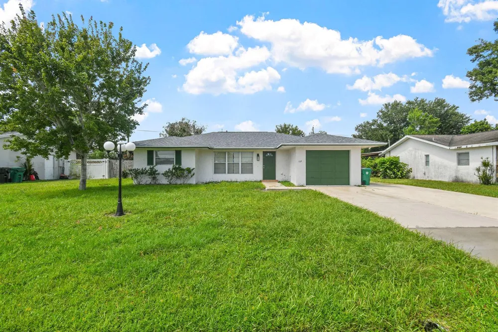 722 SE Arton Lane Port St. Lucie, FL 34983