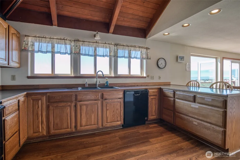 1497 E Ocean Shores Boulevard SW Ocean Shores, WA 98569