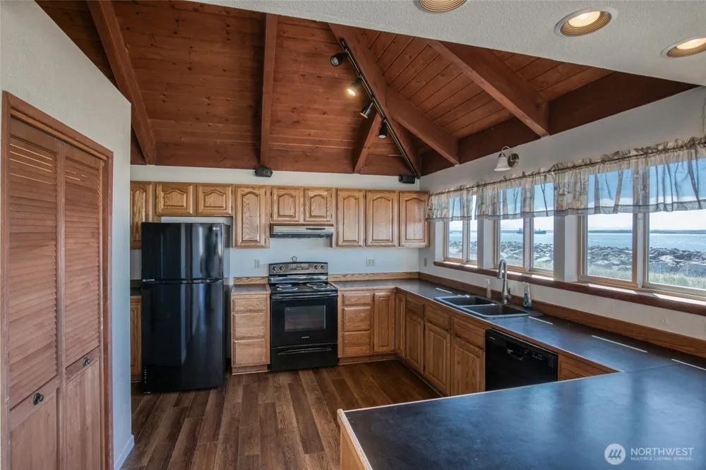 1497 E Ocean Shores Boulevard SW Ocean Shores, WA 98569