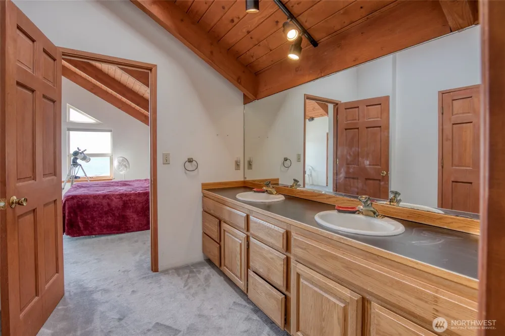 1497 E Ocean Shores Boulevard SW Ocean Shores, WA 98569