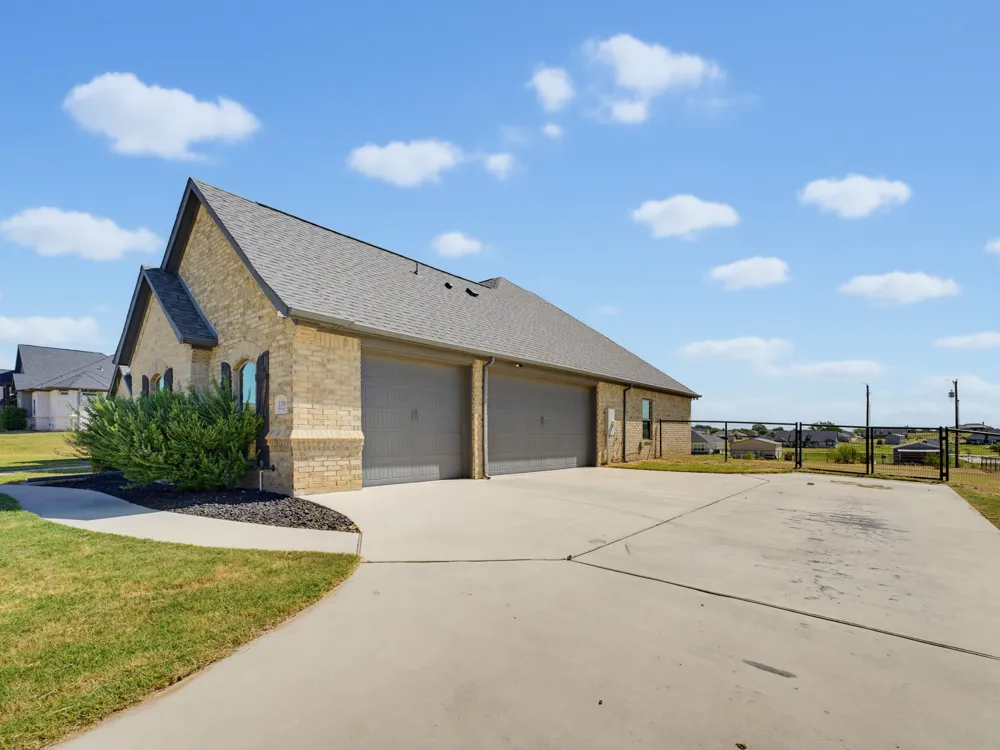139 Bluff Ridge Court Paradise, TX 76073