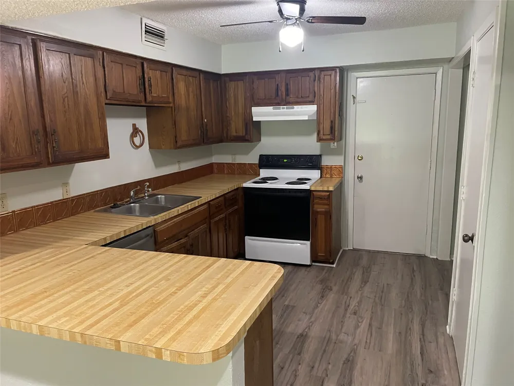 810 Clarissa Place Garland, TX 75040