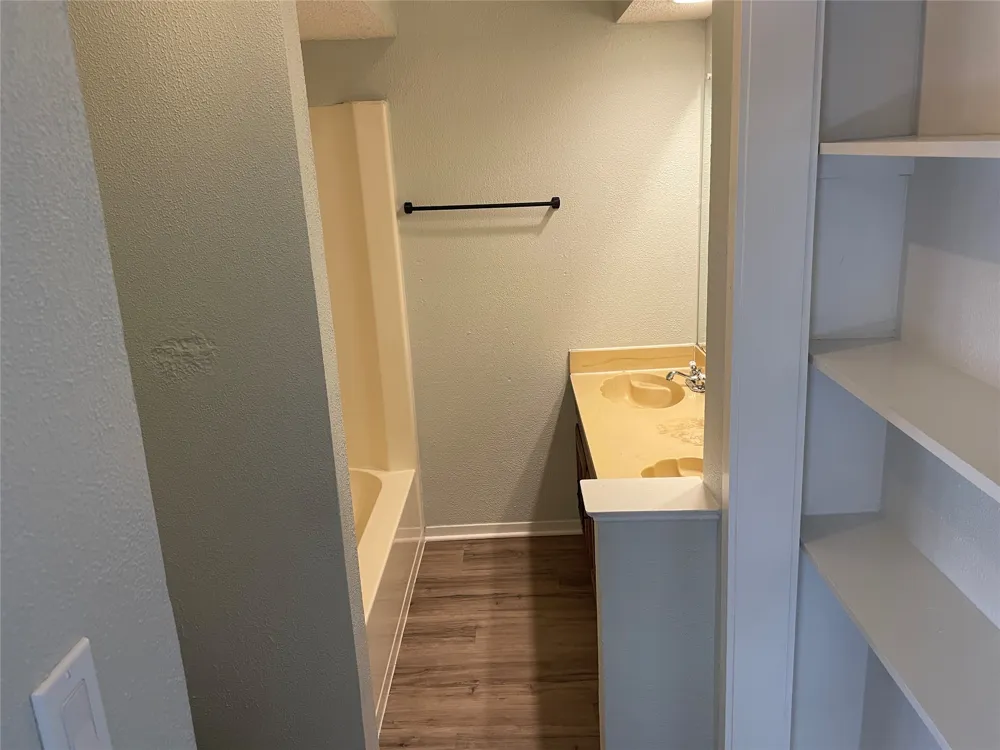 810 Clarissa Place Garland, TX 75040